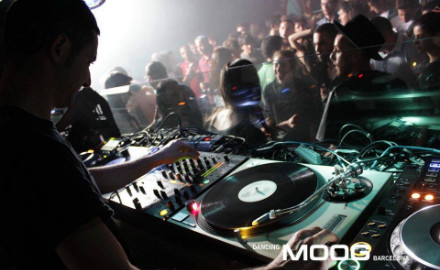 Le Moog